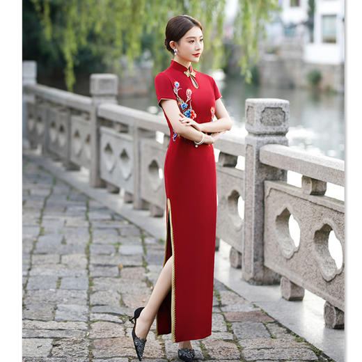 SYK319067红色滴水领加长走秀款旗袍2023秋冬新款复古国风加大码长款旗袍 商品图0