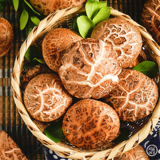 【贵州帮扶】丰收年山珍礼盒 560g (香菇120g*1、虫草花120g*1、黑木耳120g*1、丑耳200g*1） 商品图1