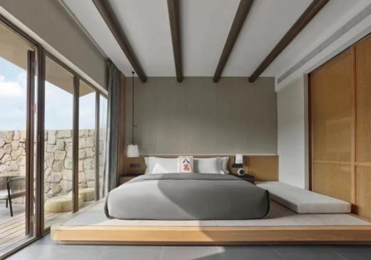 【悦榕集团旗下品牌·成都温江悦椿酒店】499元起享住庭院家庭房，自助早餐+绿道骑行&泵道体验+萌宠互动+健身房、游泳池免费使用，有效期至2025.2.28 商品图1