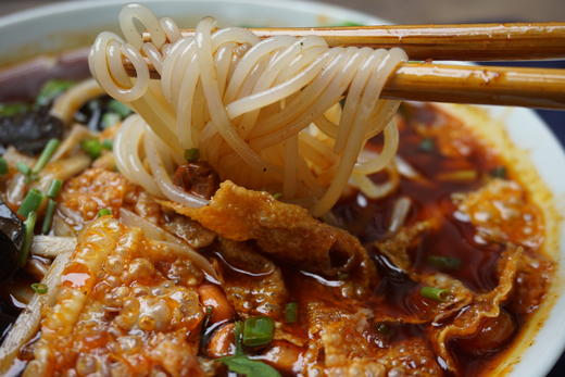 手工现做螺蛳粉 ，真正筒骨螺蛳柴火熬制，可以喝汤的螺蛳粉！ 商品图10