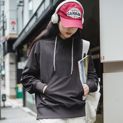 马登美式休闲插肩袖连帽刺绣卫衣宽松复古纯色套头运动上衣女 商品图2