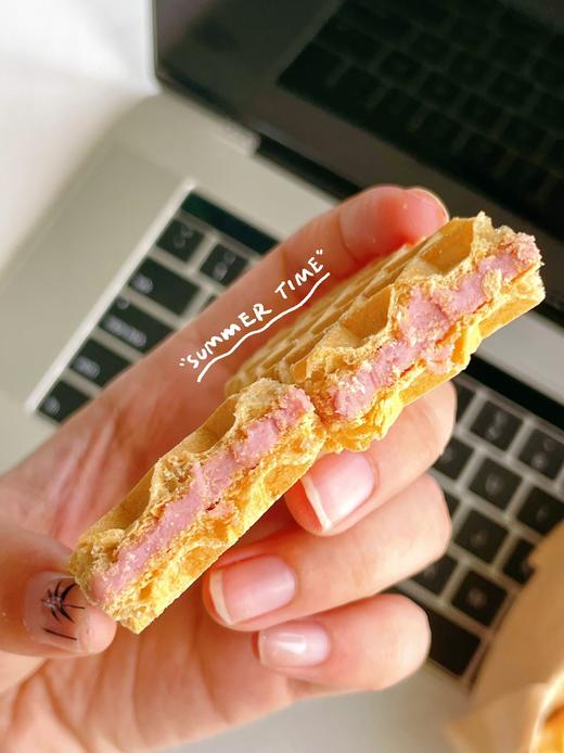 Anemon3/（爱你们）小青柠冻干酸奶脆/冻干蓝莓酸奶脆 威化奶香浓郁，真正水果用料，新鲜水果和牛奶的完美搭配 不止惊喜更是惊艳，真的好吃到哭 夏天就爱这一口酸甜 商品图13