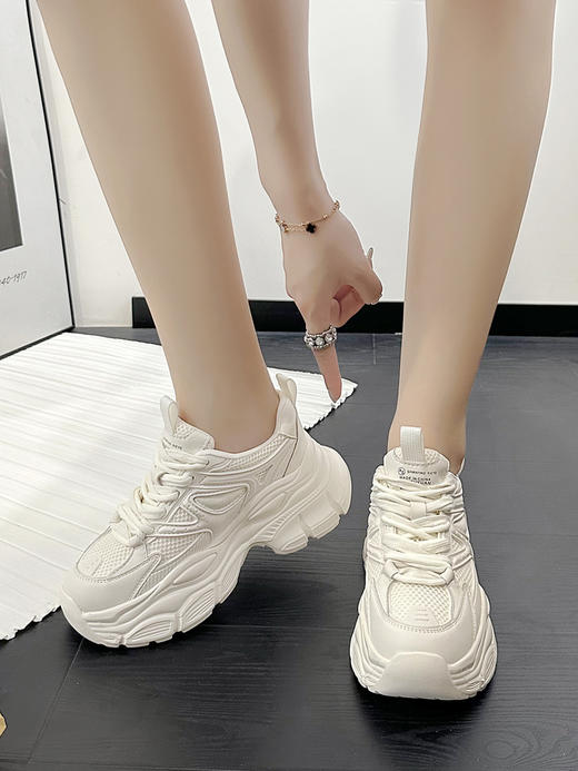 轻便透气运动休闲鞋，百搭厚底内增高女鞋YBJ-FM-95055 商品图0