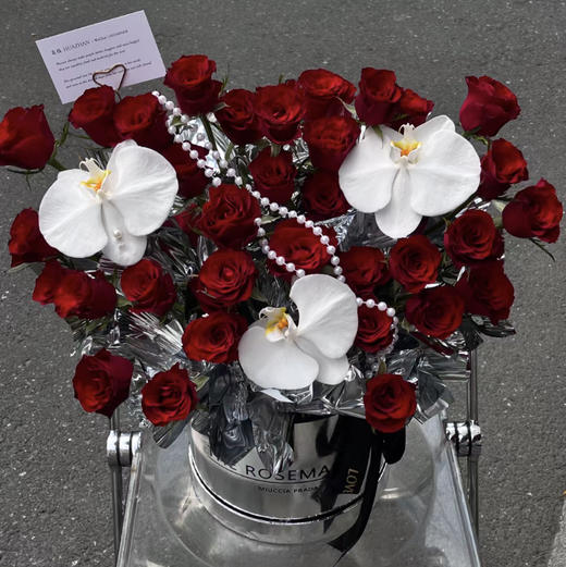 【十分喜爱】33朵精品红玫瑰，高端大气抱抱桶 商品图0