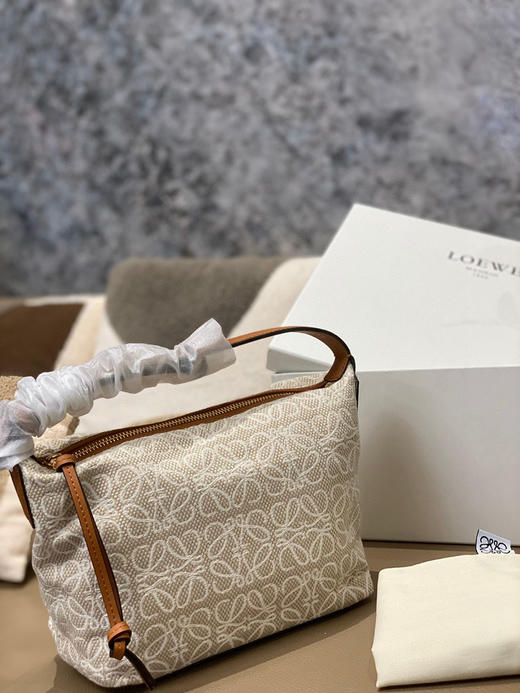 最新款LOEWE Cubi 商品图6