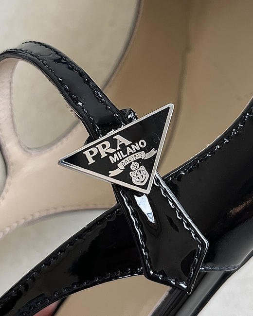 现货 THS 8.19-限时 P家 温柔穿搭 源头金属三角标玛丽珍凉鞋 2色 BZ1091 商品图6