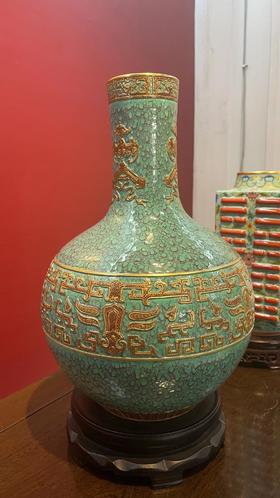 荤炉钧雕刻天球瓶