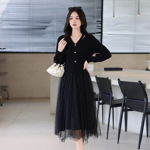 奢姿 2025年春季新款大码女装高级纽扣裙子胖mm设计时尚V领连衣裙9733868002 商品图1