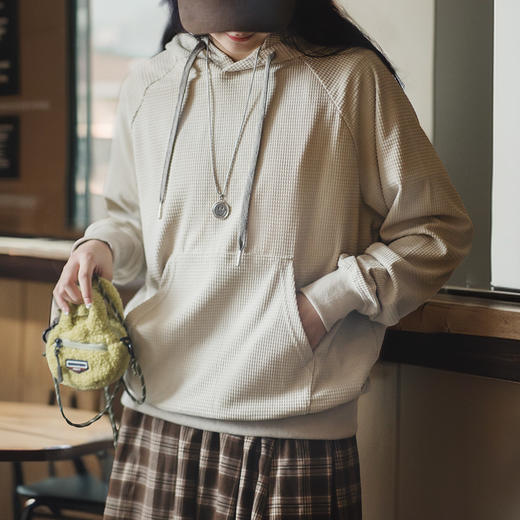 马登美式休闲插肩袖连帽刺绣卫衣宽松复古纯色套头运动上衣女 商品图1