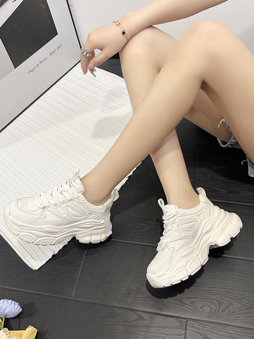 轻便透气运动休闲鞋，百搭厚底内增高女鞋YBJ-FM-95055 商品图2