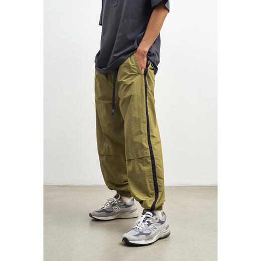 吃茶去chichaqu轻薄复古卡扣束脚运动长裤 商品图2