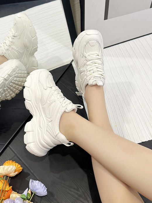 轻便透气运动休闲鞋，百搭厚底内增高女鞋YBJ-FM-95055 商品图3