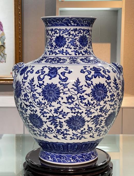 青花缠枝莲八宝双耳瓶 商品图0