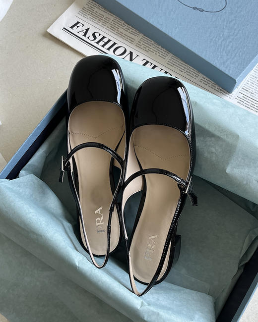 现货 THS 8.19-限时 P家 温柔穿搭 源头金属三角标玛丽珍凉鞋 2色 BZ1091 商品图4