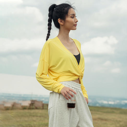 【凉感面料】V领 扭结 遮肉 显瘦 轻薄清爽 长袖罩衫上衣 商品图0