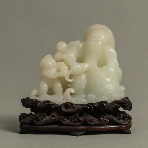 清 和田玉雕渔翁童子人物山子摆件（红木座） 商品图0