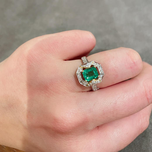 【臻爱】祖母绿戒 CB12304026 商品图11