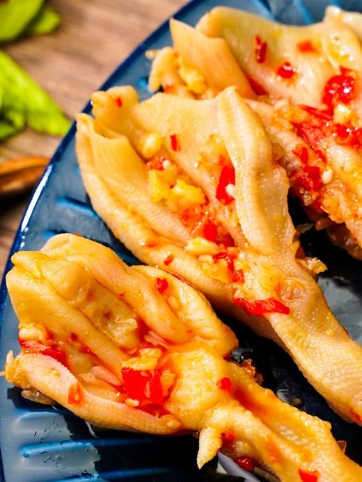 小胡鸭香辣去骨鸭掌锁鲜蒜香无骨鸭掌新鲜现做休闲小吃200g 商品图3