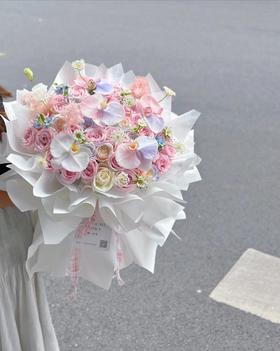 52朵粉白玫瑰「风吹花动 此刻心动」