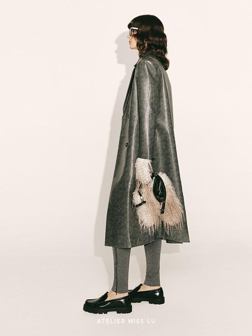 【银河律动】鳄鱼压纹环保皮质宽肩廓形长款外套230000029C 商品图1