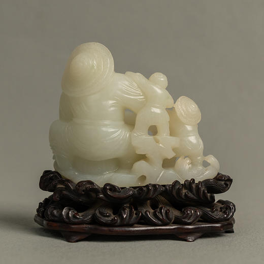 清 和田玉雕渔翁童子人物山子摆件（红木座） 商品图1