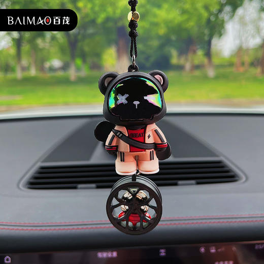 【潮酷小熊，玩味十足】绚丽多彩的潮酷小熊，是这个夏天最炫的车内吊坠！透过精致的玻璃球镜面，小熊娇羞着眼，符合时尚女性的品味与嗜好。驾车兜风、旅途中的小惊喜，赶快让它陪你一起潮酷起来！ 商品图3