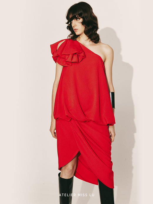 【挚爱时刻】肩部花苞造型斜肩低腰连衣裙23000048B 商品图2