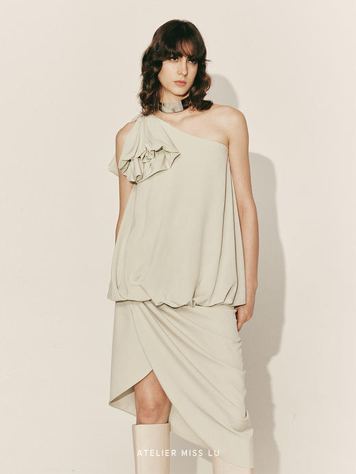 【自然之颂】肩部花苞造型斜肩低腰连衣裙23000048C 商品图1