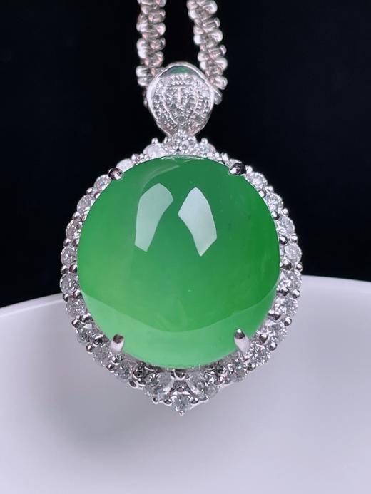 497128 老坑冰绿蛋面戒指/吊坠两用款  精美绝伦，功能齐全，一物两用，裸石尺寸：14.3/13.3/13.4mm（含金厚） 整体尺寸：20.1/16.5/13.4mm  超值价💰18780 商品图7