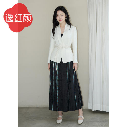 逸红颜明月优选#『玉翡』丝滑暗纹提花缎马面裙，超级百搭单品，自带东方美学的高级感！ 商品图4