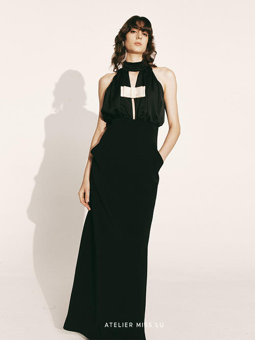 【初心】深V镂空设计蝴蝶结挂脖连衣裙230000020 商品图2