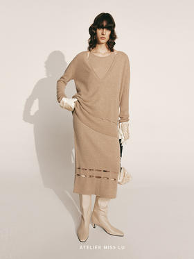 【冬日热拿铁】下摆镂空设计深V领羊绒上衣230040C