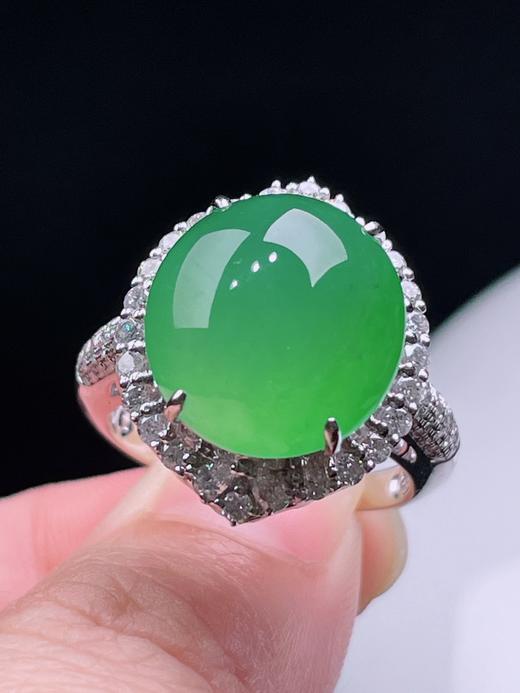 497128 老坑冰绿蛋面戒指/吊坠两用款  精美绝伦，功能齐全，一物两用，裸石尺寸：14.3/13.3/13.4mm（含金厚） 整体尺寸：20.1/16.5/13.4mm  超值价💰18780 商品图2