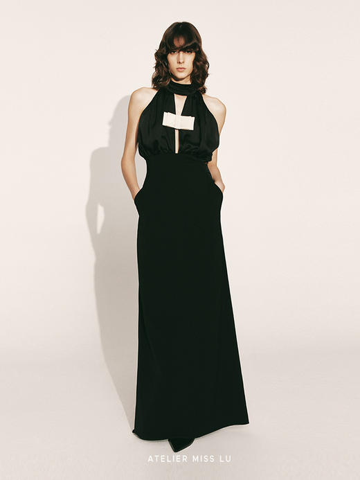 【初心】深V镂空设计蝴蝶结挂脖连衣裙230000020 商品图1