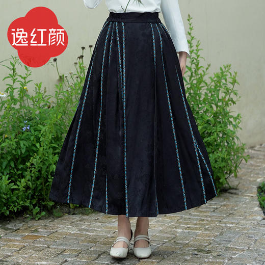 逸红颜明月优选#『玉翡』丝滑暗纹提花缎马面裙，超级百搭单品，自带东方美学的高级感！ 商品图1