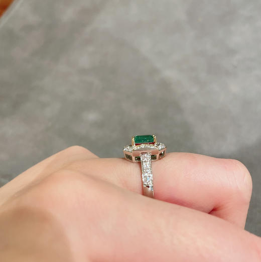 【臻爱】祖母绿戒 CB12304026 商品图12