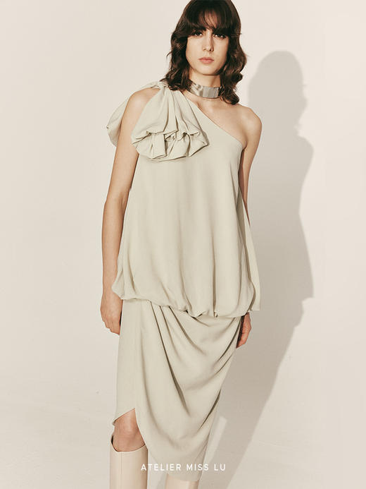 【自然之颂】肩部花苞造型斜肩低腰连衣裙23000048C 商品图2