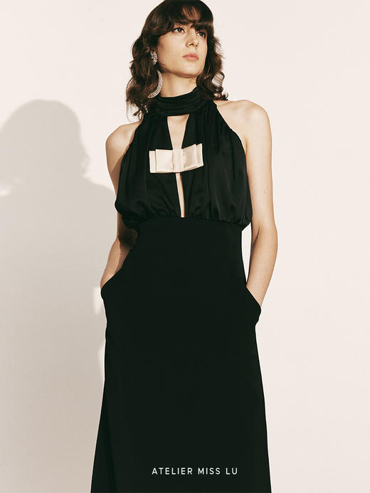 【初心】深V镂空设计蝴蝶结挂脖连衣裙230000020 商品图3