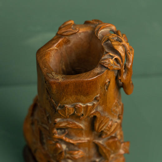 清 黄花梨雕福寿纹随形笔筒（红木座） 商品图2