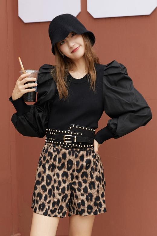 URBAN REVIVO 黑色休闲泡泡袖上衣 9615 商品图3