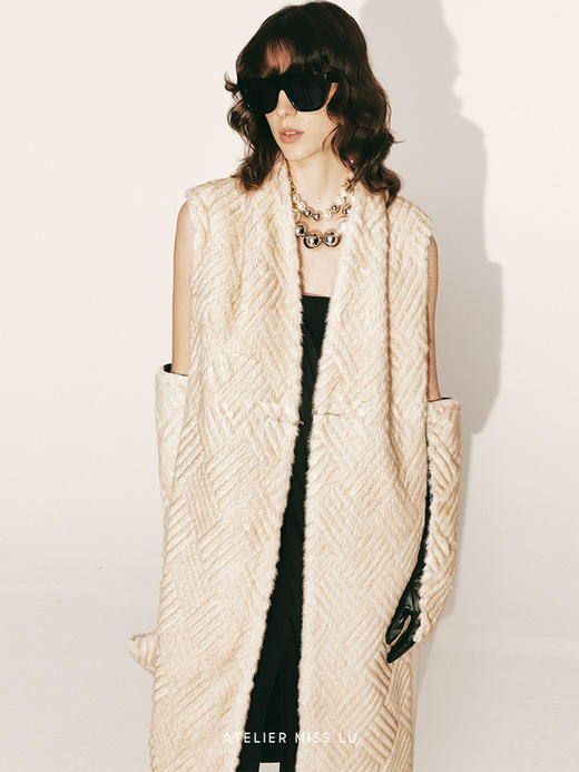 【极低雪兔】短绒压纹环保皮草绵羊毛长款马甲外套230000031 商品图3