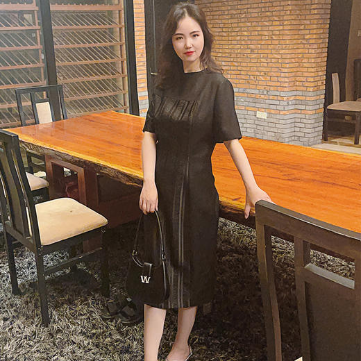 圣三利女装 新品条纹拼接暗纹提花中长款连衣裙SL2037109 商品图2