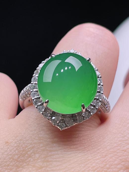 497128 老坑冰绿蛋面戒指/吊坠两用款  精美绝伦，功能齐全，一物两用，裸石尺寸：14.3/13.3/13.4mm（含金厚） 整体尺寸：20.1/16.5/13.4mm  超值价💰18780 商品图5