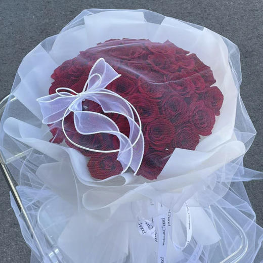 【炽热又真情的爱】33朵红玫瑰精品包装花束 商品图0