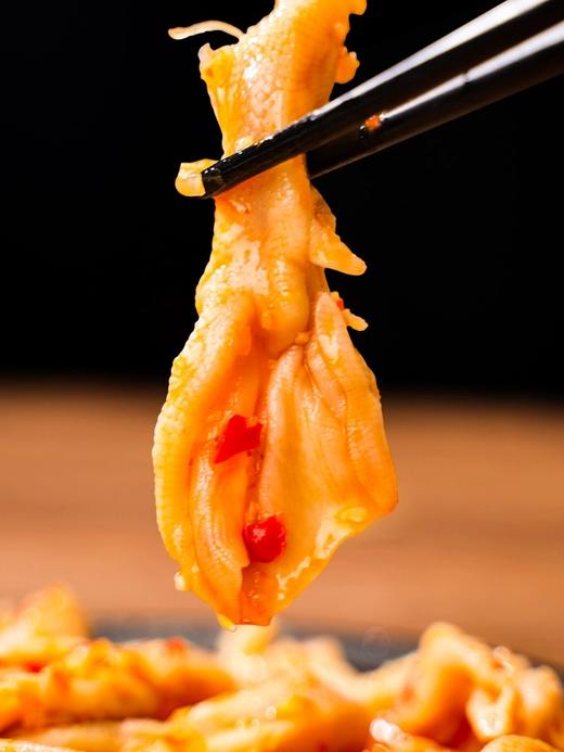 小胡鸭香辣去骨鸭掌锁鲜蒜香无骨鸭掌新鲜现做休闲小吃200g 商品图5