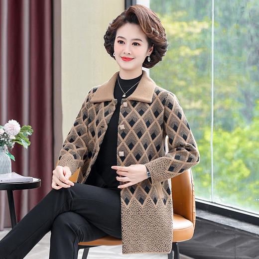 LLQ-23012 中老年人秋冬季外套妈妈装时尚新款中年女大码中长款针织毛呢大衣 商品图3