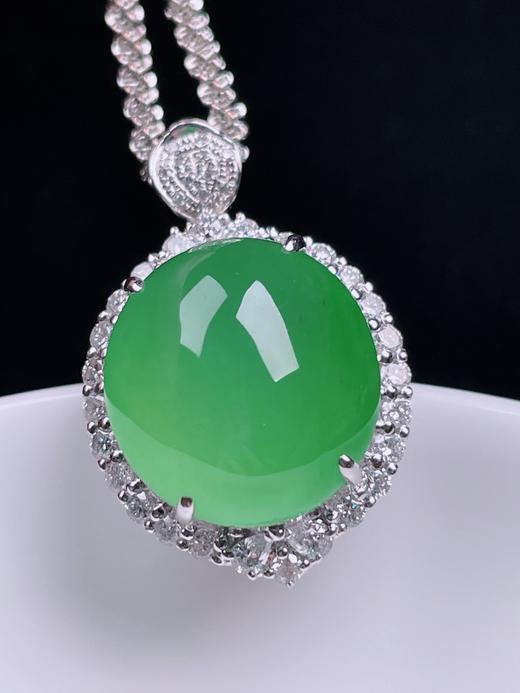 497128 老坑冰绿蛋面戒指/吊坠两用款  精美绝伦，功能齐全，一物两用，裸石尺寸：14.3/13.3/13.4mm（含金厚） 整体尺寸：20.1/16.5/13.4mm  超值价💰18780 商品图8