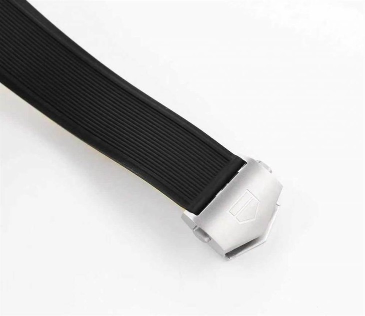 V6厂泰格豪雅竟潜300男士机械43mm腕表评测