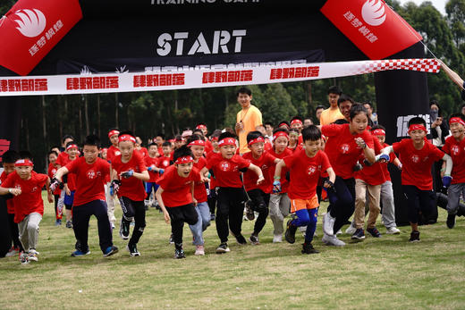 延期售卖至13日！战斗吧，少年❗央视力荐【空港花田·肆野部落2023青少年越野障碍赛】含证书、奖牌，赠2大1小空港花田门票 ，199元4-6岁亲子挑战组（1小+1成人陪跑）/7-12岁少年挑战组 商品图0