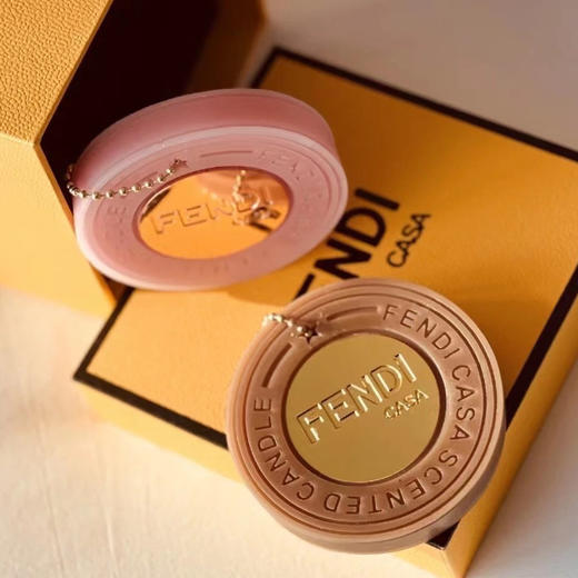 全款买下Fendi的快乐！【𝙁𝙚𝙣𝙙𝙞 𝘾𝙖𝙨𝙖香氛蜡烛】✨达芬奇密码香氛蜡烛 ✨青柠罗勒香氛蜡烛 ✨咖色／粉色挂件  配专柜同款全套包装🎁➕礼袋‼️ 商品图8
